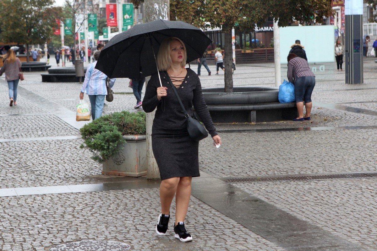 После жаркого лета дождь действительно удивляет