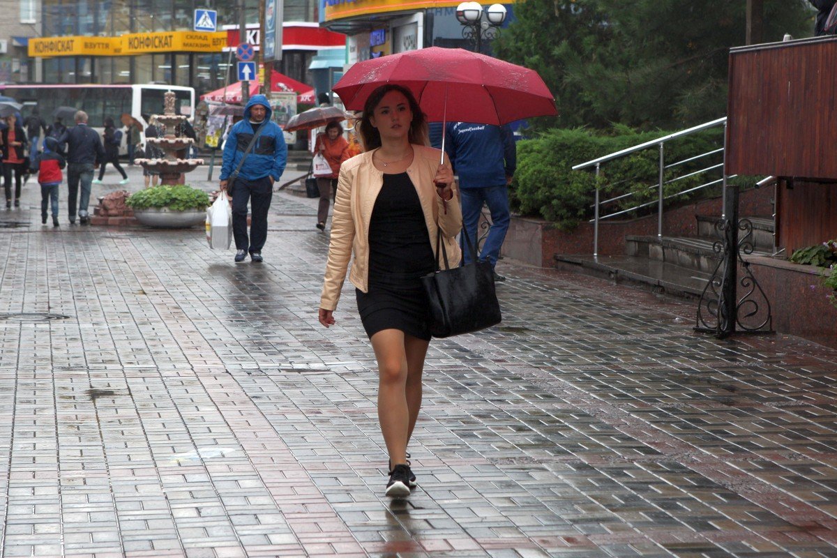 Женщины умеют быть красивыми в любую погоду