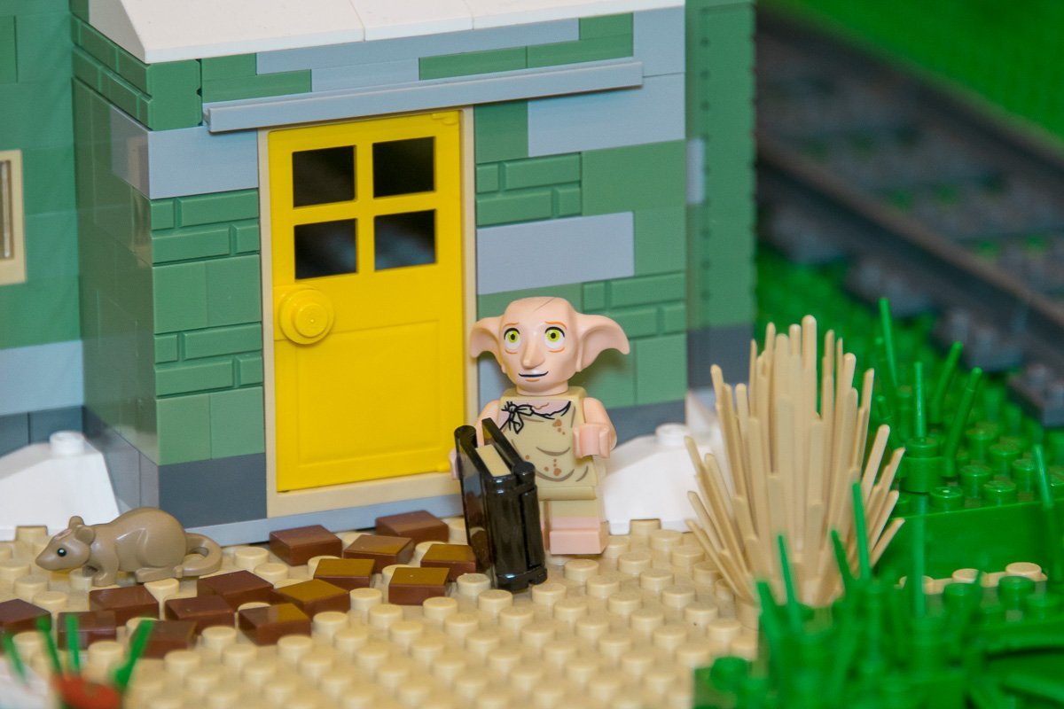 У кого из вас получится отыскать милого Добби?