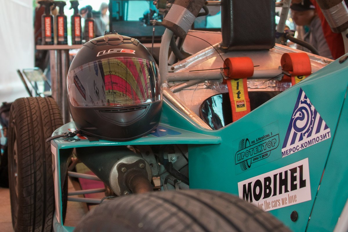 В Украине пока только две команды инжинеров, учавствующих в SAE: одесская и киевская