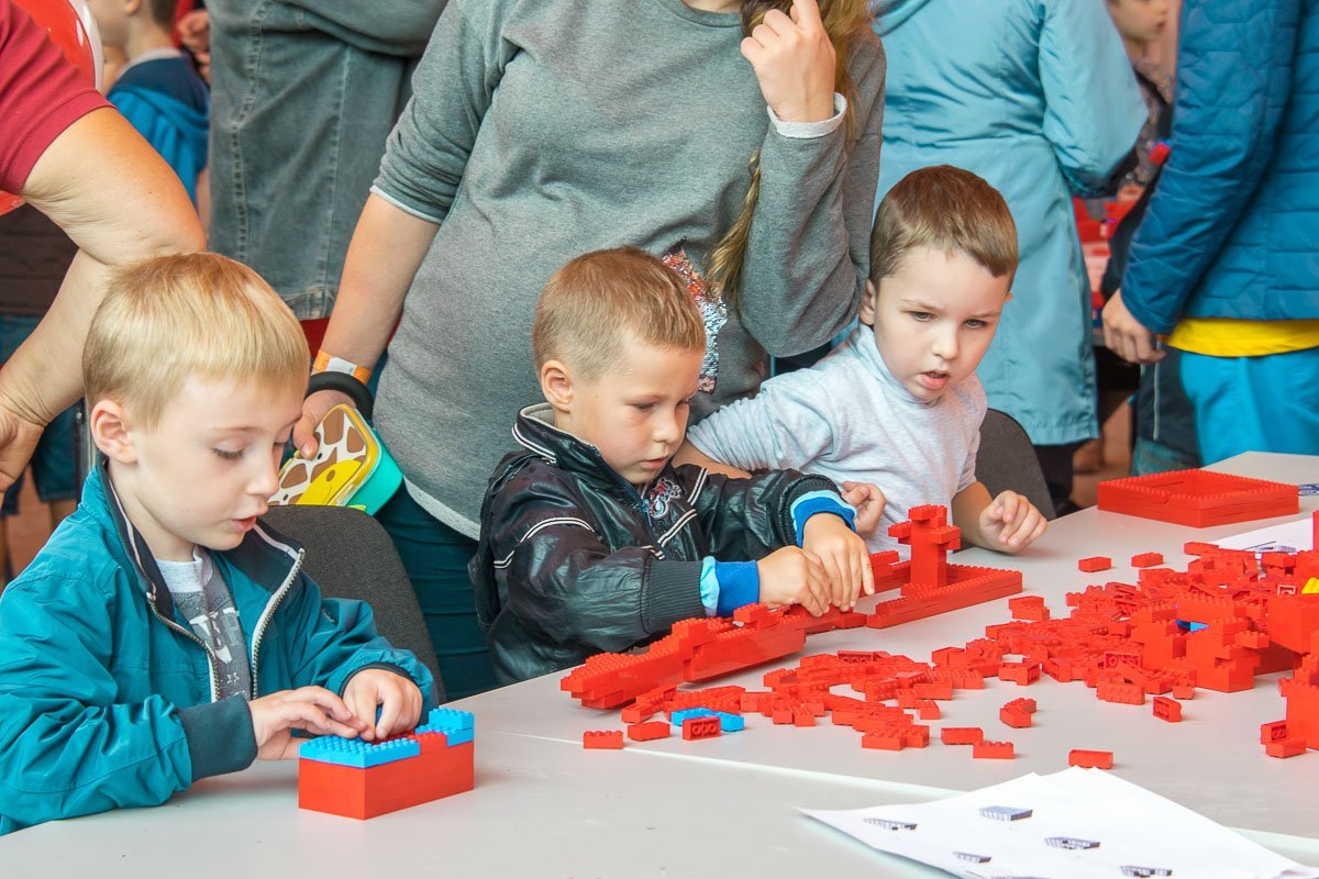 Время мастерить супергероев из Lego