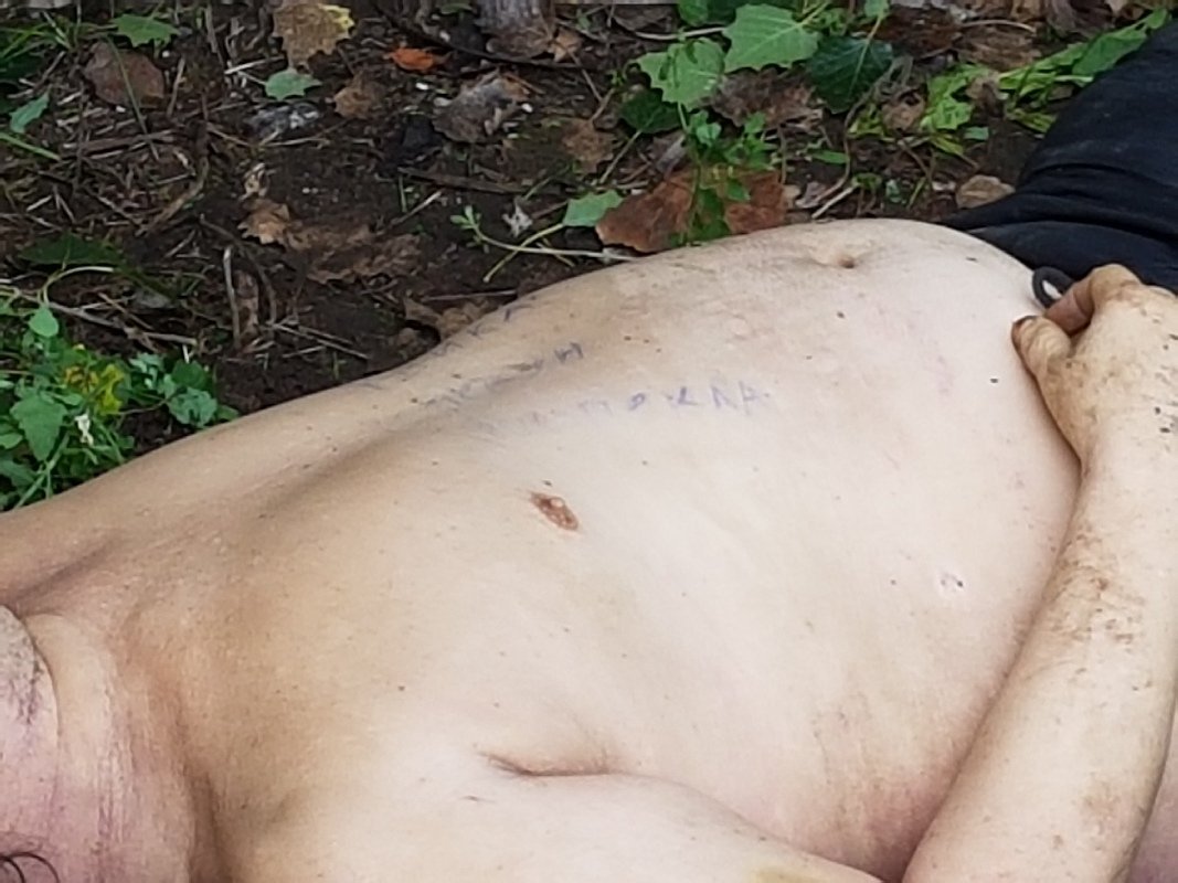 Надпись ручкой на груди Надпись ручкой на груди