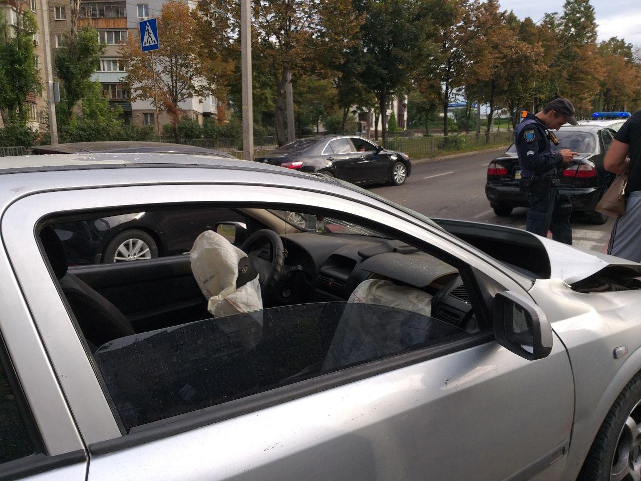 16 сентября, около 16:00, на Рабочей, возле дома №24 произошла авария с участием трех автомобилей 16 сентября, около 16:00, на Рабочей, возле дома №24 произошла авария с участием трех автомобилей