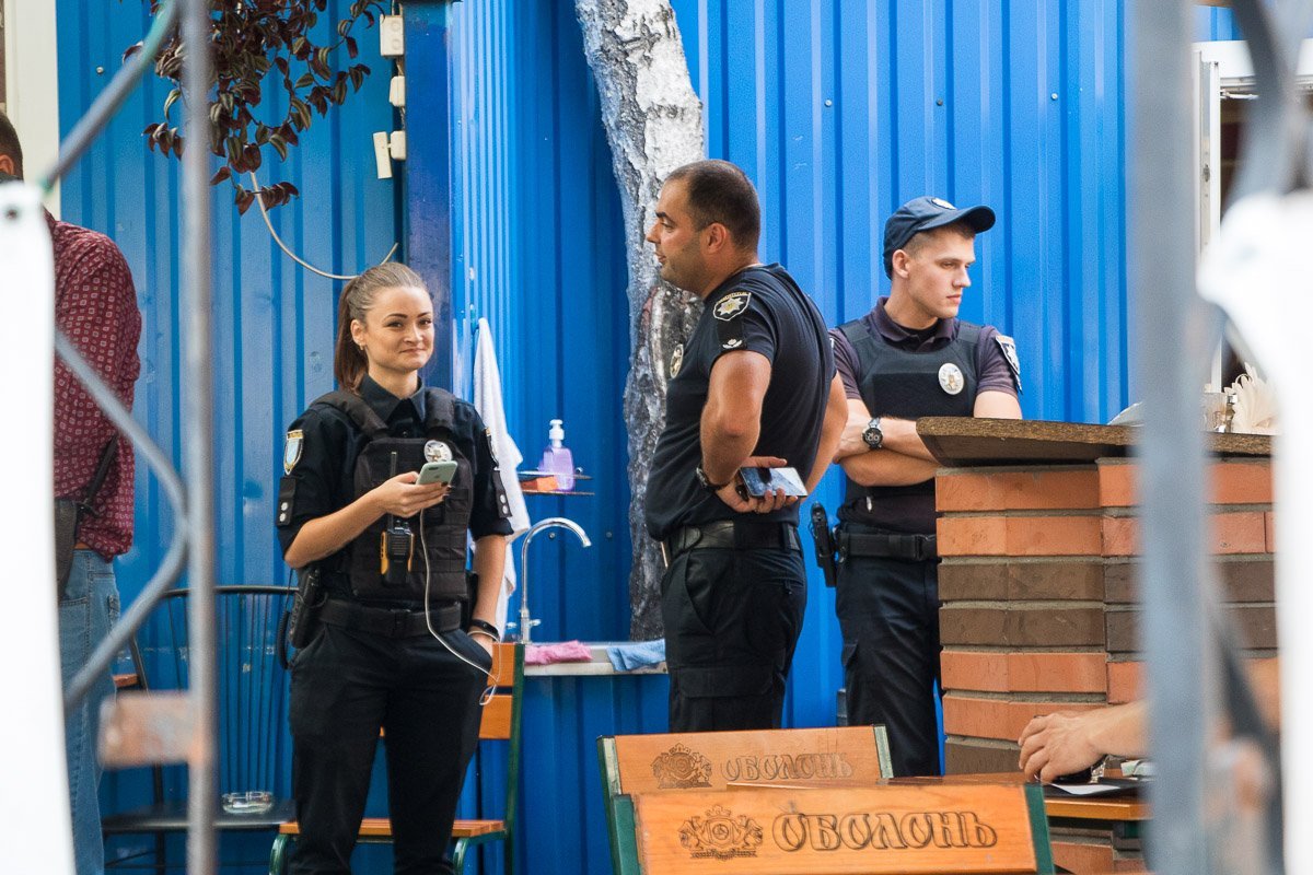 По информации полиции все началось с конфликта между двумя компаниями, которые находились в нетрезвом состоянии