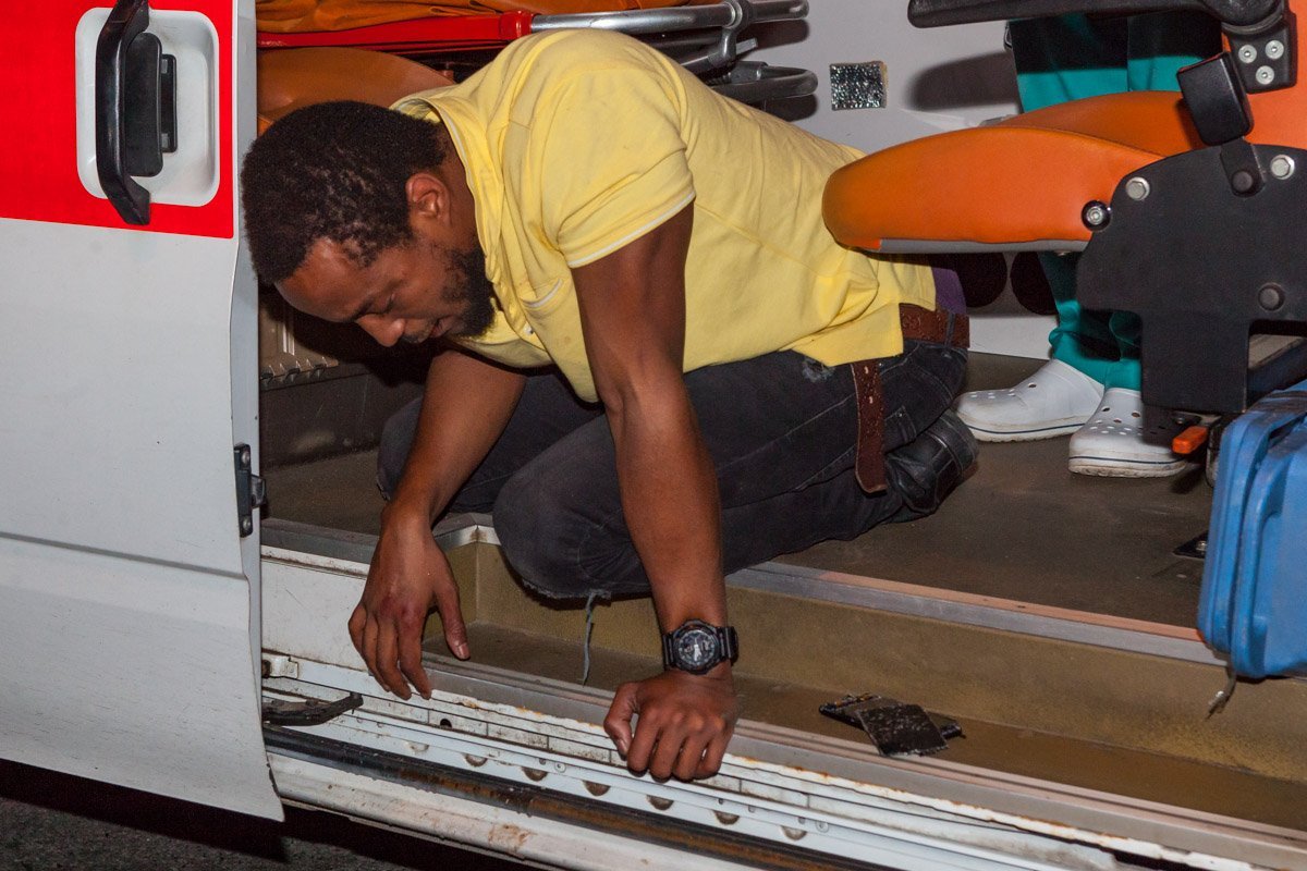 Одному из иностранцев стало плохо из-за чрезмерного употребления алкоголя Одному из иностранцев стало плохо из-за чрезмерного употребления алкоголя