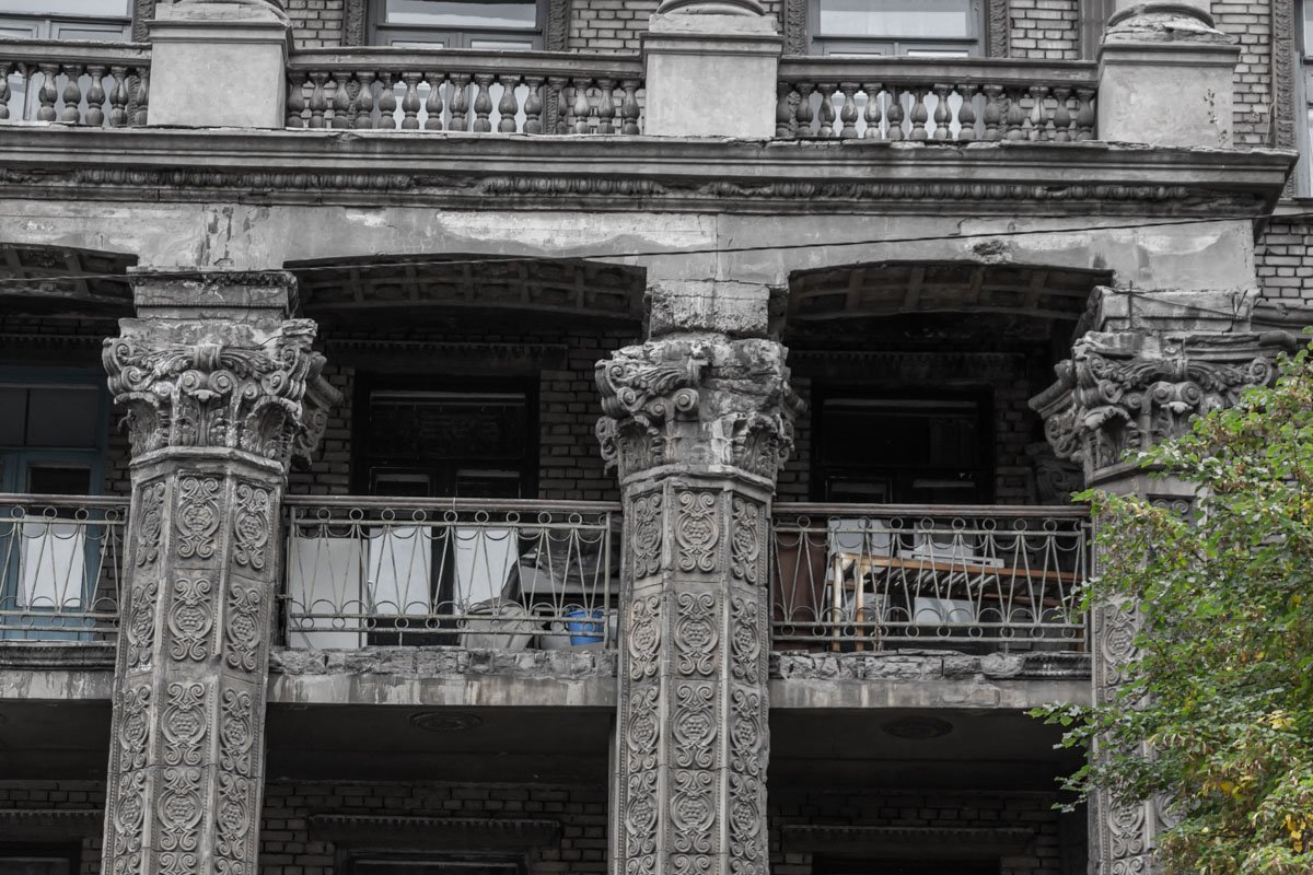 Серость всматривается в тебя Серость всматривается в тебя