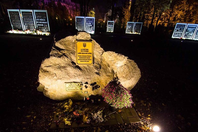 На Аллее каждый может почтить память погибших героев На Аллее каждый может почтить память погибших героев