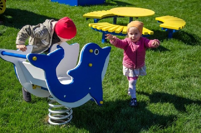 Рядом с садиком - детская площадка Рядом с садиком - детская площадка