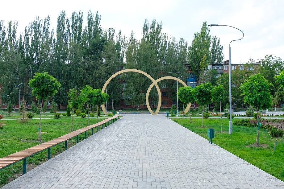 Парк влюбленных в Марганце Парк влюбленных в Марганце