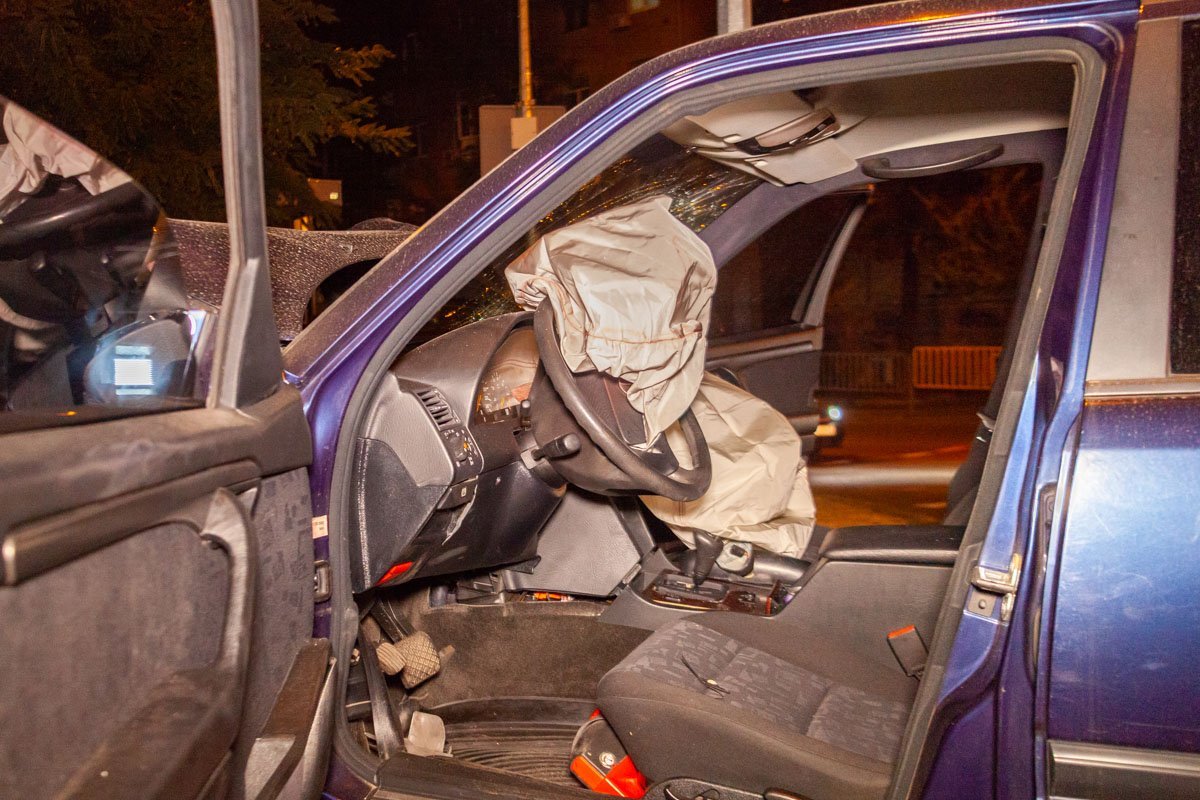 В автомобиле сработали подушки безопасности