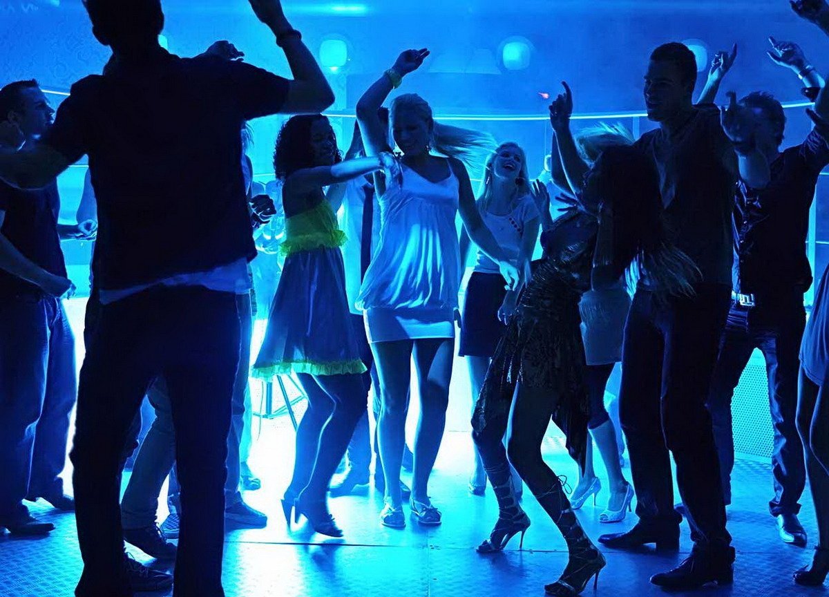 Иногда нам спонтанно может захотеться посетить классную вечеринку и оторваться Иногда нам спонтанно может захотеться посетить классную вечеринку и оторваться