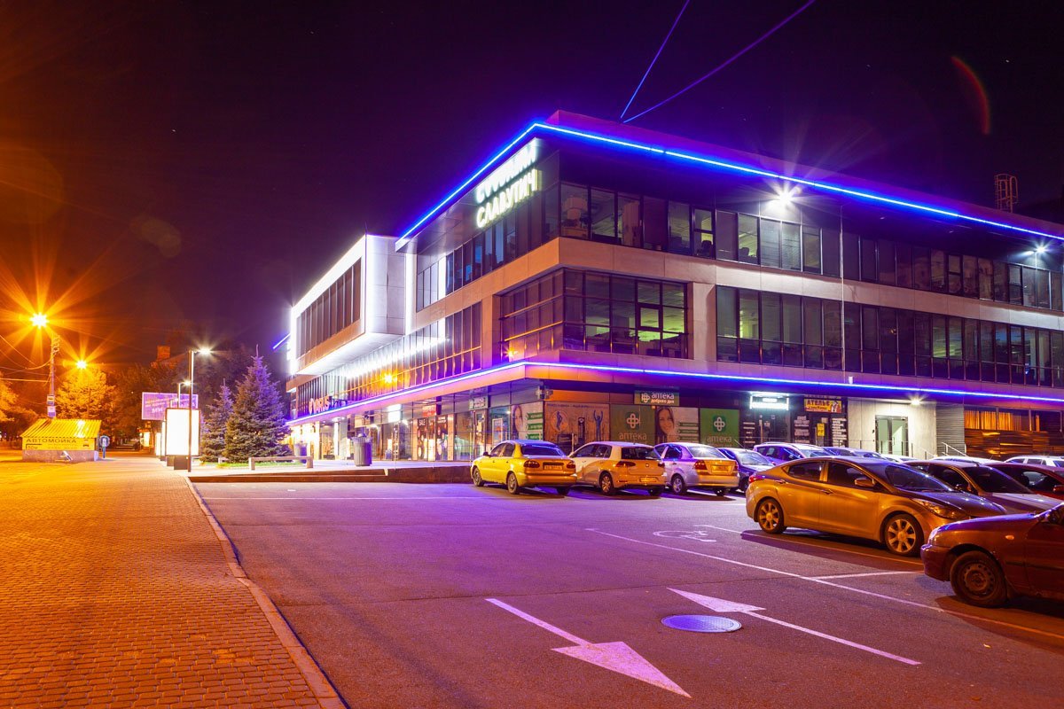 Проспект красиво освещен