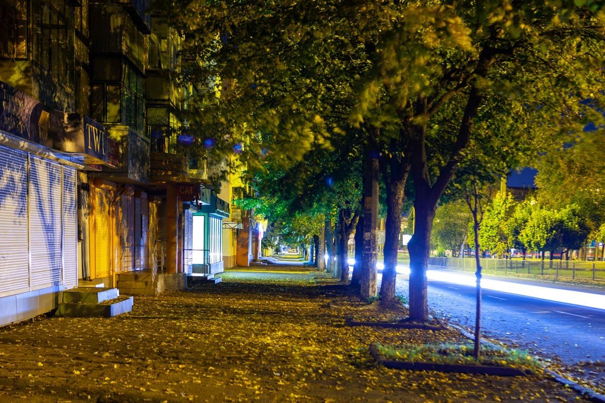 Прогуляться по ночному городу иногда полезно, ведь лучшие мысли приходят ночью