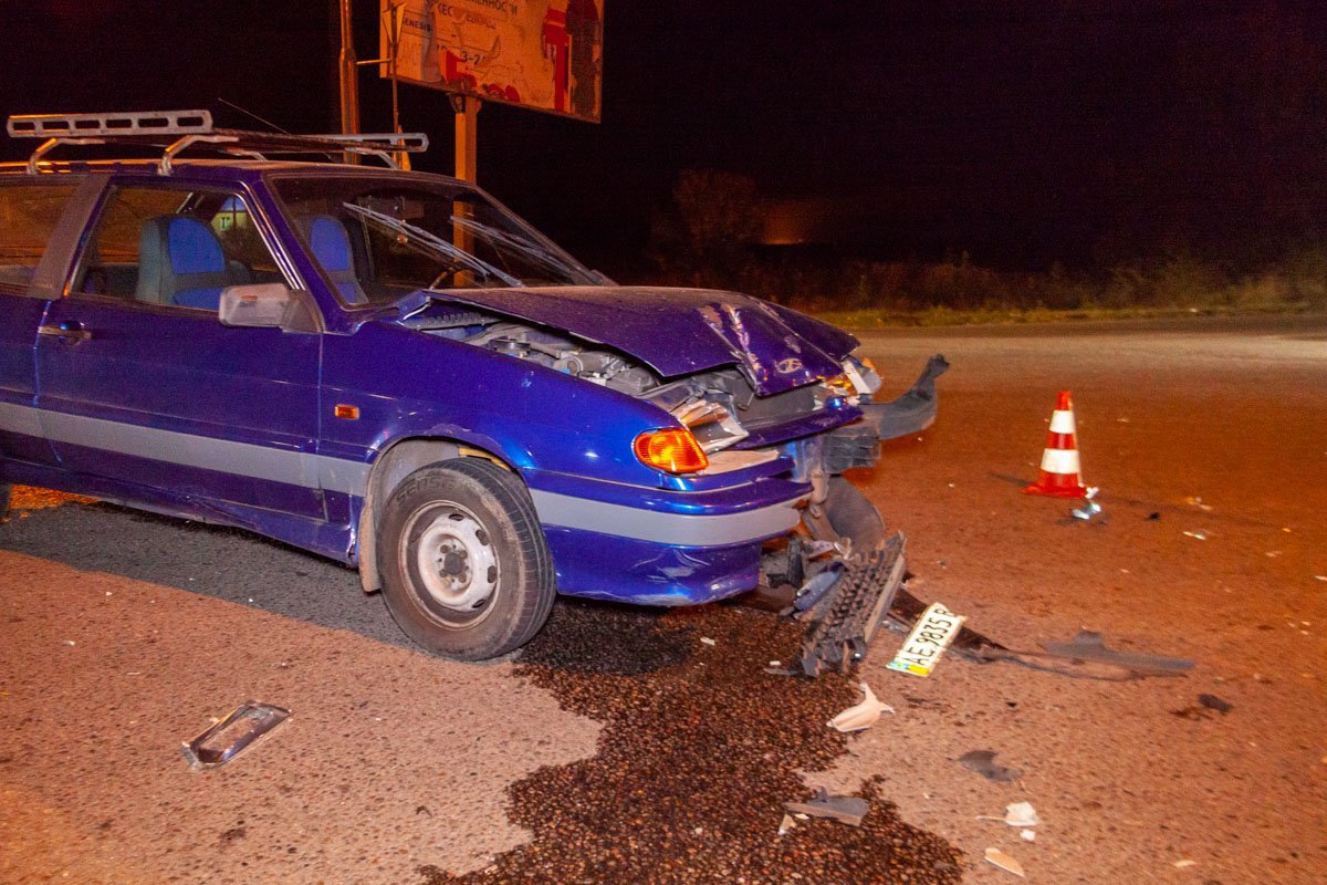 И автомобиль и мотоцикл сильно повреждены