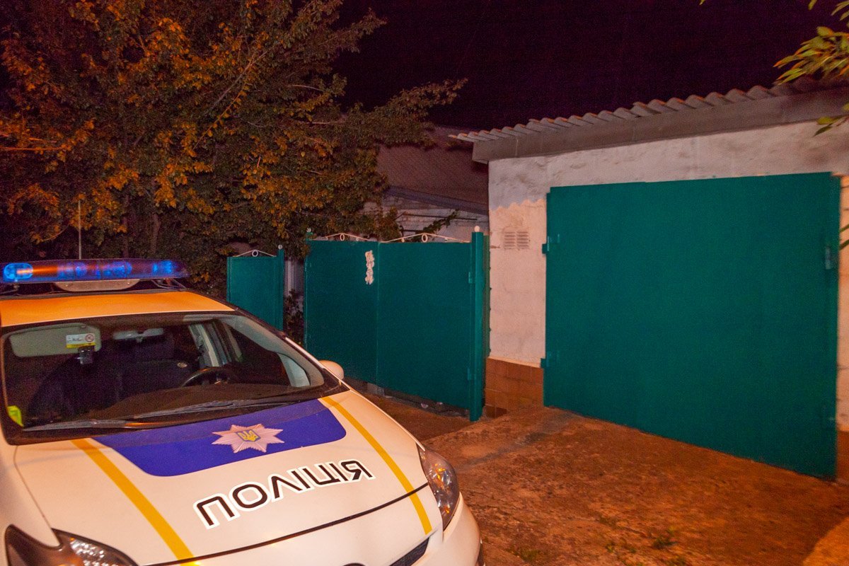 На место происшествия немедленно прибыл экипаж патрульной полиции