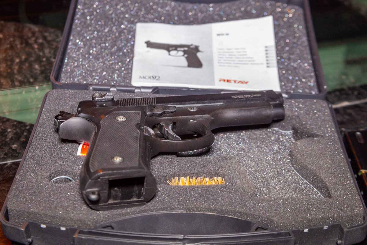 Мужчина смог предъявить полицейским все документы на оружие