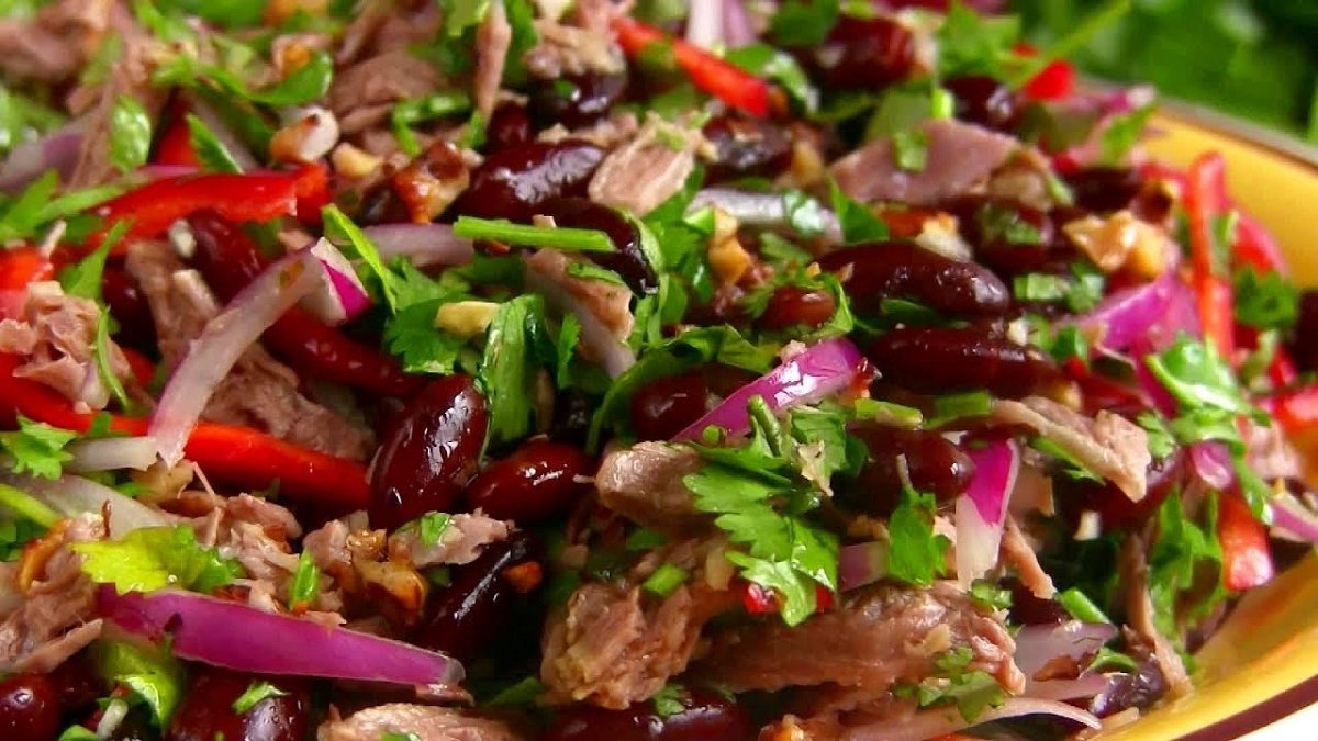 Полезные и вкусные рецепты: как приготовить салат с фасолью и мясом 1