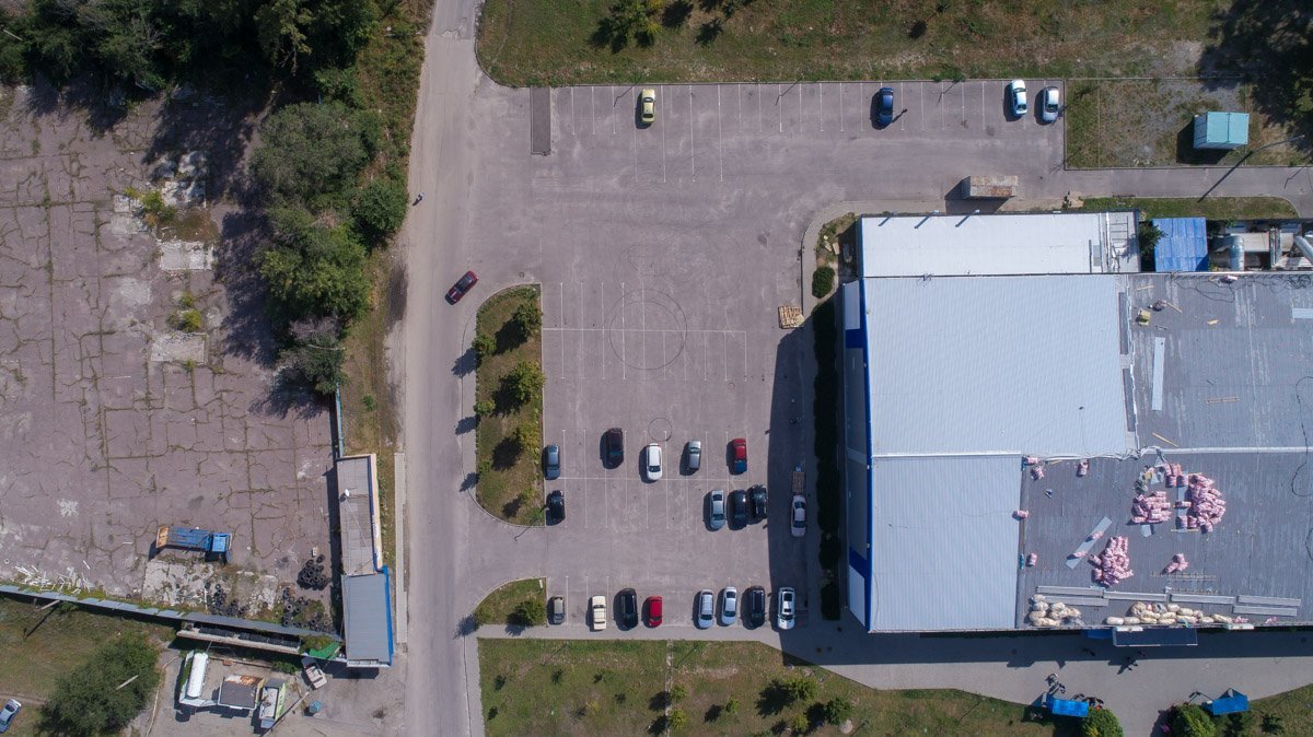 Где еще учиться парковаться, как не на парковках? Где еще учиться парковаться, как не на парковках?