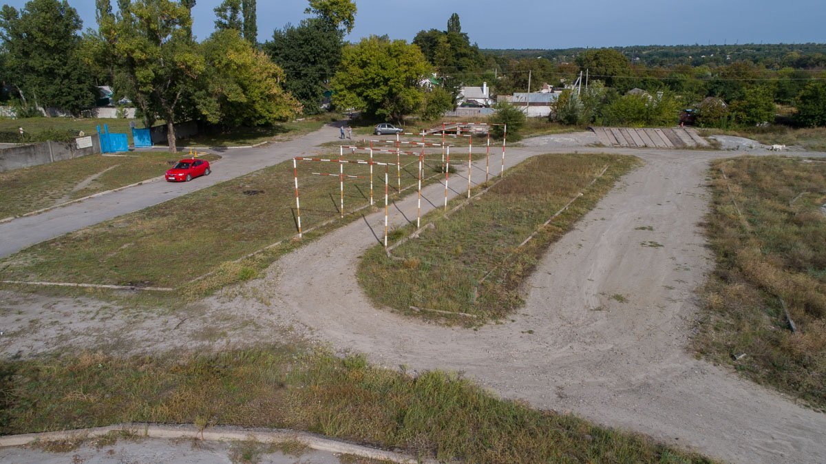 Здесь множество "фич", благодаря которым вы будете гораздо уверенней чувствовать себя на дороге Здесь множество "фич", благодаря которым вы будете гораздо уверенней чувствовать себя на дороге