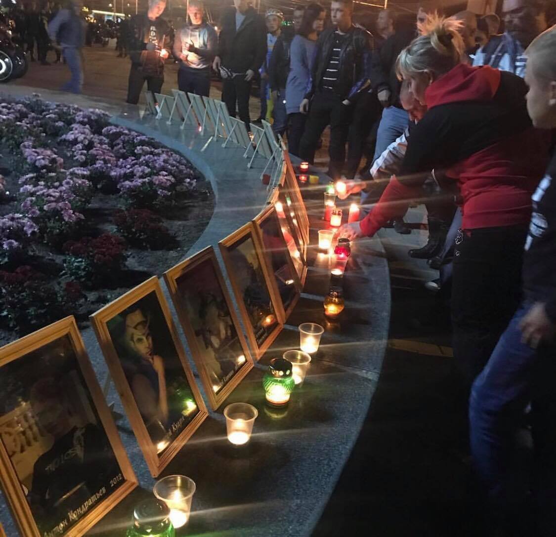 Память погибших байкеров почтили на Фестивальном причале