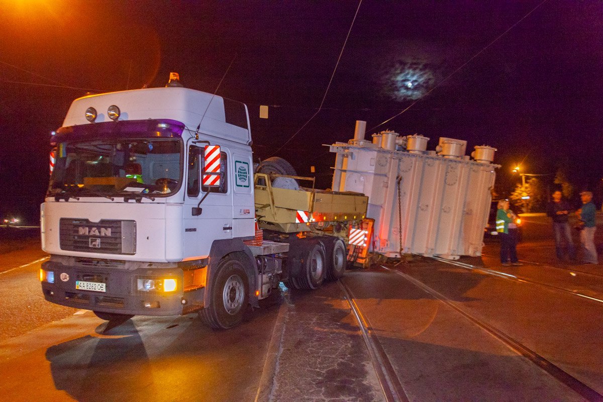 На проспекте Мазепы с фуры "сполз" груз