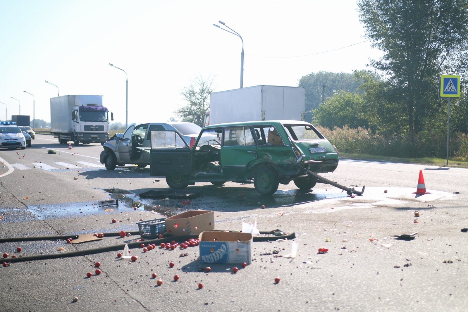 16 сентября, около 9:00, в Днепре на Полтавском шоссе столкнулись ВАЗ-2102 и Dacia Logan 16 сентября, около 9:00, в Днепре на Полтавском шоссе столкнулись ВАЗ-2102 и Dacia Logan