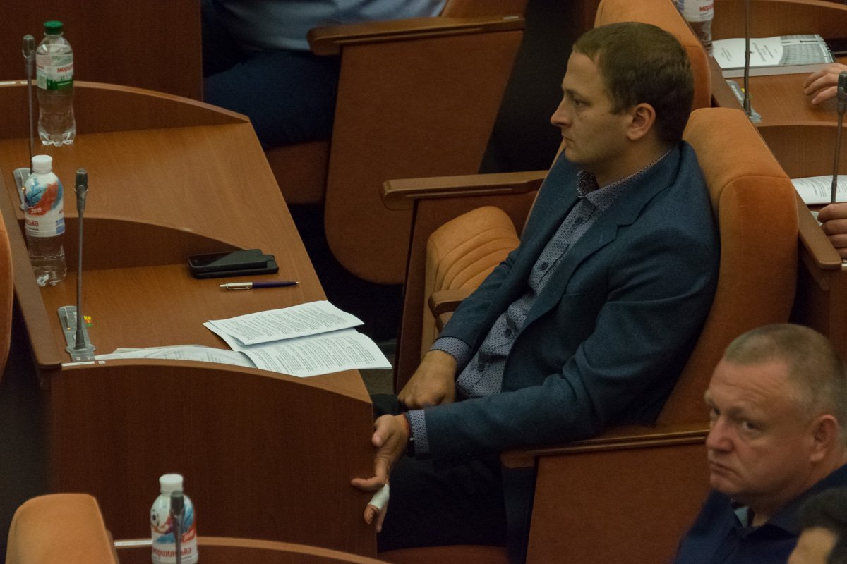 У депутатов открываются суперсилы - кое-кто может притягивать древесину У депутатов открываются суперсилы - кое-кто может притягивать древесину