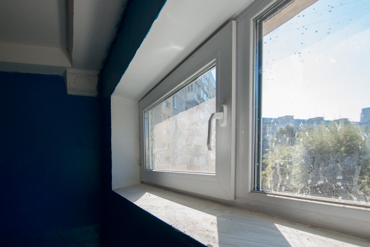 Металлопластиковые окна в подъезде жилмассива Покровский, 5н Металлопластиковые окна в подъезде жилмассива Покровский, 5н