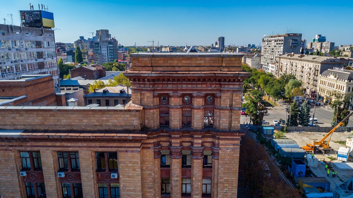 Над проектом работало 4 архитектора Над проектом работало 4 архитектора