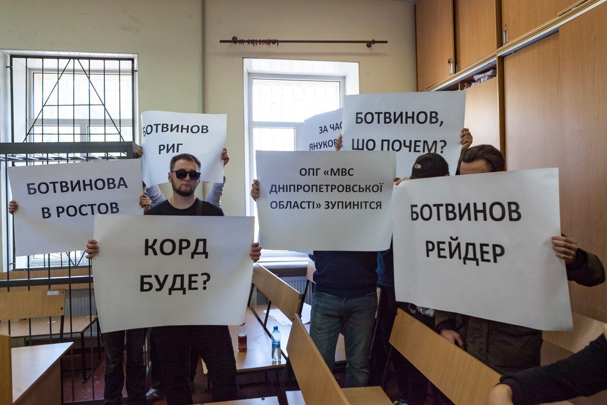 18 сентября в Жовтневом районном суде прошло очередное заседание за право собственности на помещения в центре Днепра 18 сентября в Жовтневом районном суде прошло очередное заседание за право собственности на помещения в центре Днепра