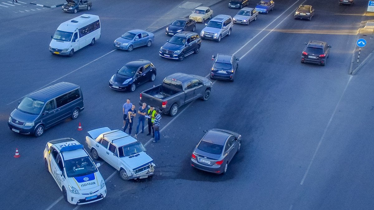 20 сентября, около 17:00, на съезде с Нового моста на Левом берегу столкнулись Toyota и ВАЗ 20 сентября, около 17:00, на съезде с Нового моста на Левом берегу столкнулись Toyota и ВАЗ