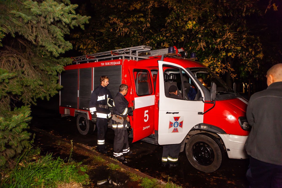 Сотрудники ГСЧС справились двумя экипажами