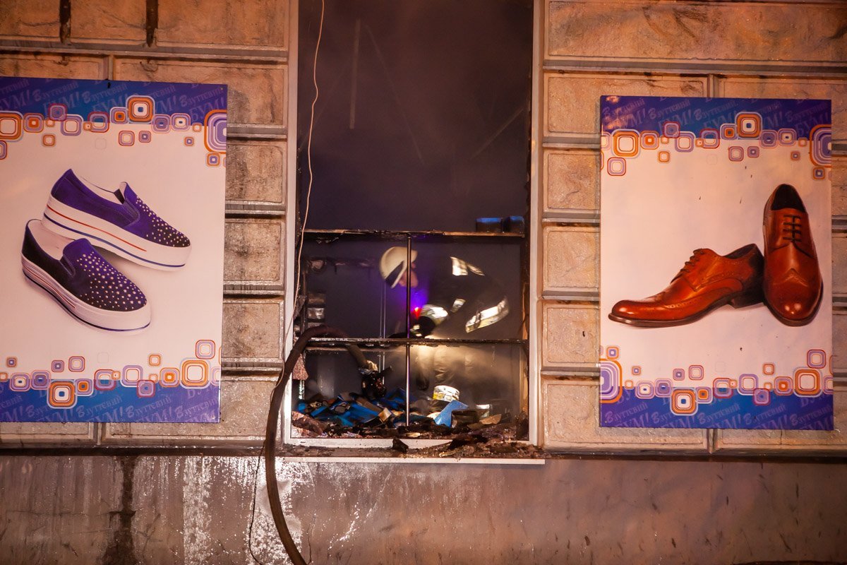 Работают сотрудники ГСЧС Работают сотрудники ГСЧС