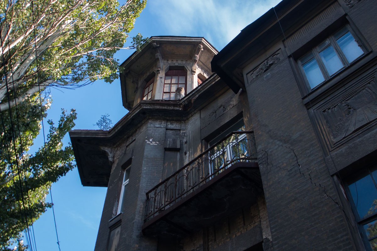 Давным-давно дом принадлежал крупному предпринимателю Евгению Павловичу Непокойчицкому