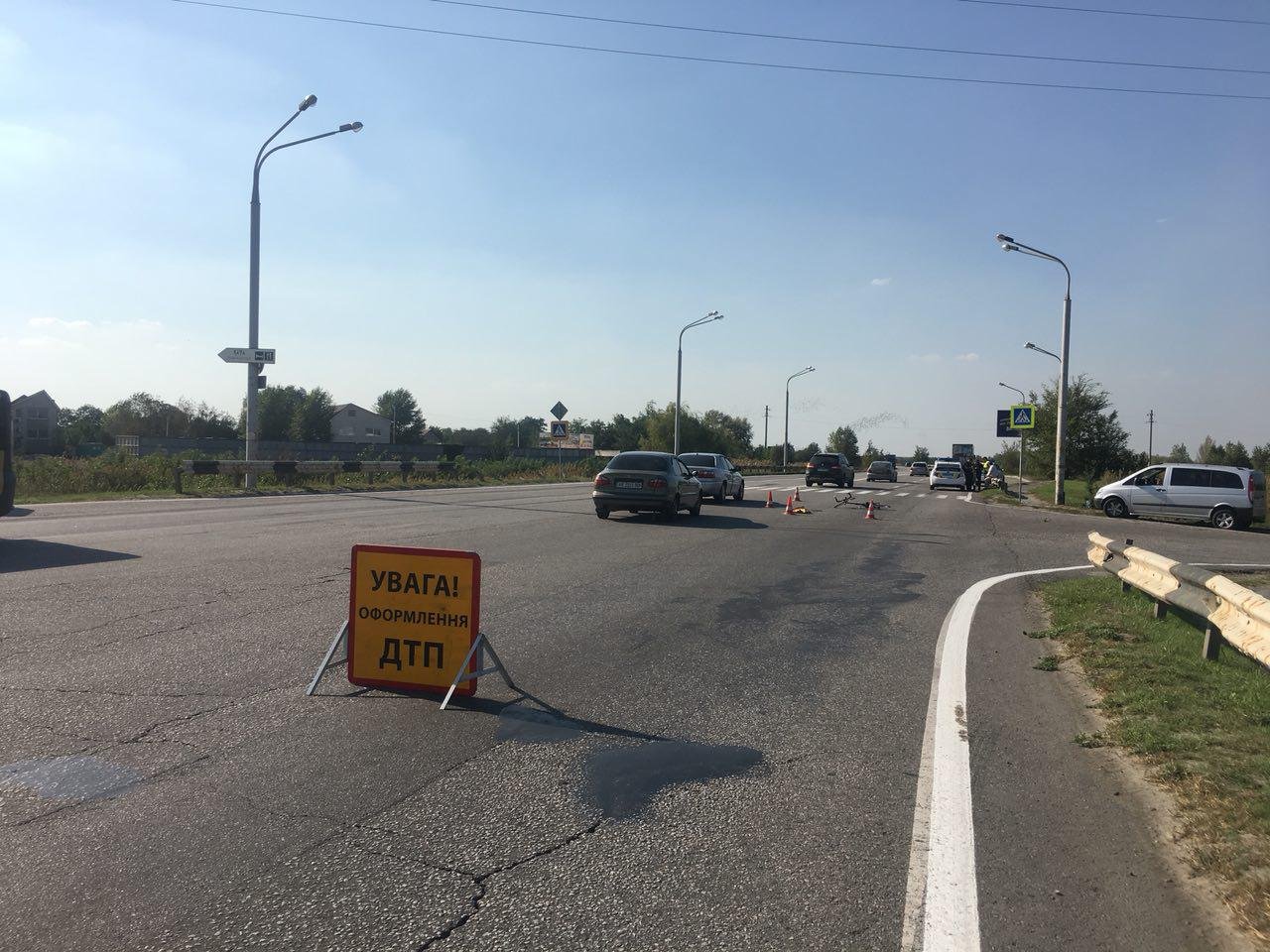 На пересечении Полтавского шоссе и улицы Белградской "Газель" сбила велосипедиста На пересечении Полтавского шоссе и улицы Белградской "Газель" сбила велосипедиста