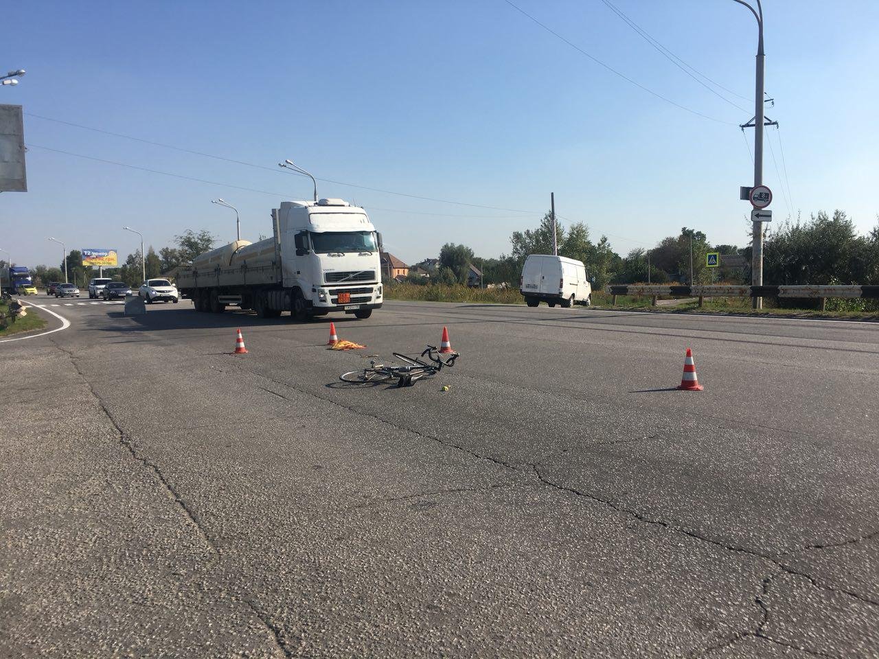 Полицейские оградили место аварии до приезда следователя по ДТП Полицейские оградили место аварии до приезда следователя по ДТП