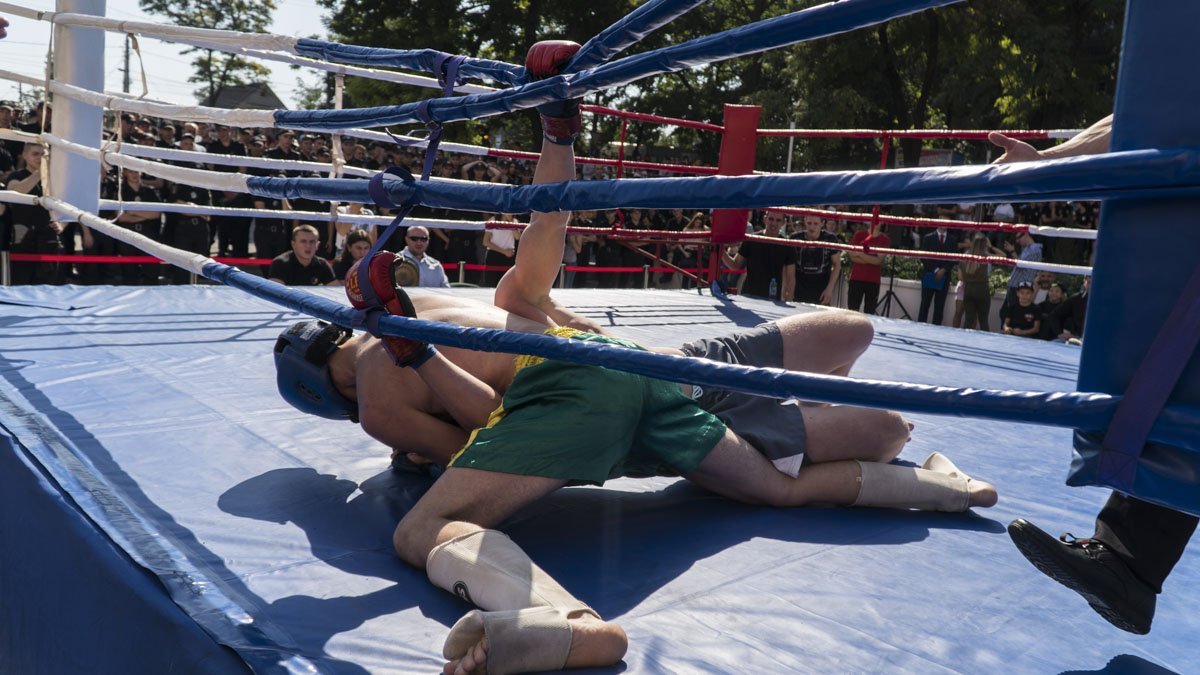 ММА - бои без правил и ограничений 