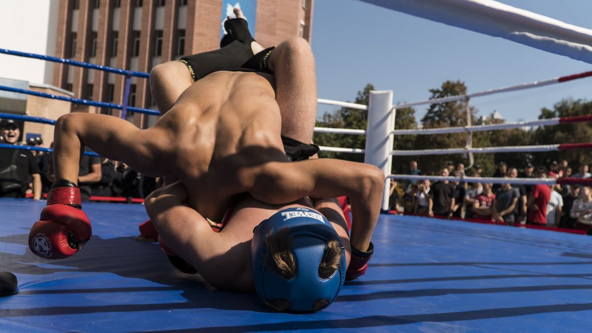 Победитель получит кубок, медаль и профессиональные боксерские перчатки