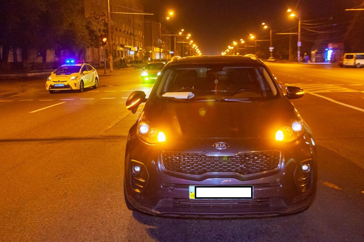 Kia ехала со стороны Нового моста и в районе перекрестка с улицей Донецкой сбила женщину Kia ехала со стороны Нового моста и в районе перекрестка с улицей Донецкой сбила женщину