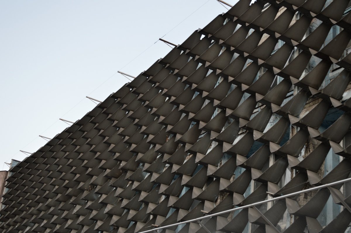 Стены города покрываются чешуей Стены города покрываются чешуей