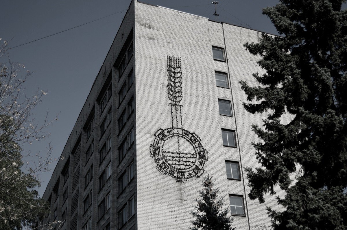 Небо красит город в серый Небо красит город в серый