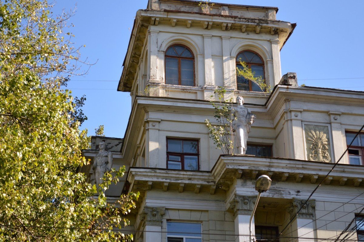 Мало кто обращал на них внимание Мало кто обращал на них внимание