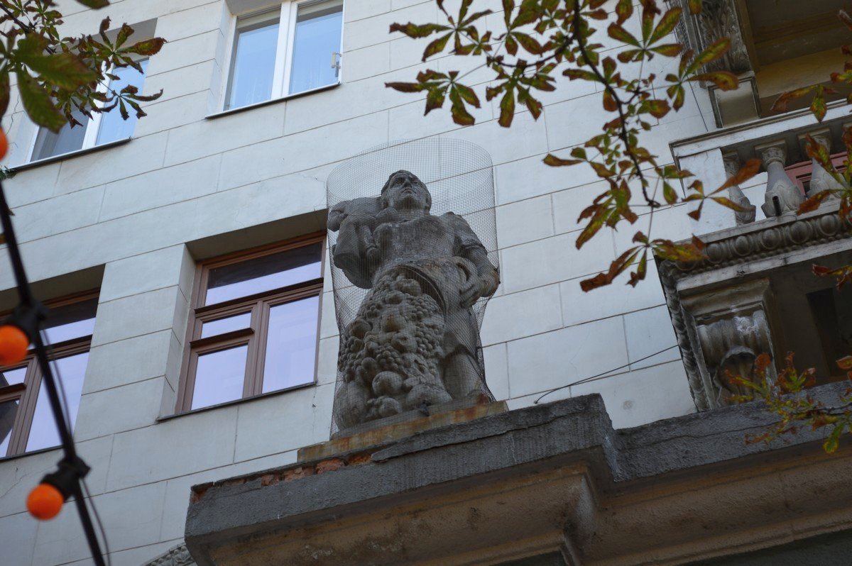 Рог изобилия цел, а вот ребенок - нет Рог изобилия цел, а вот ребенок - нет