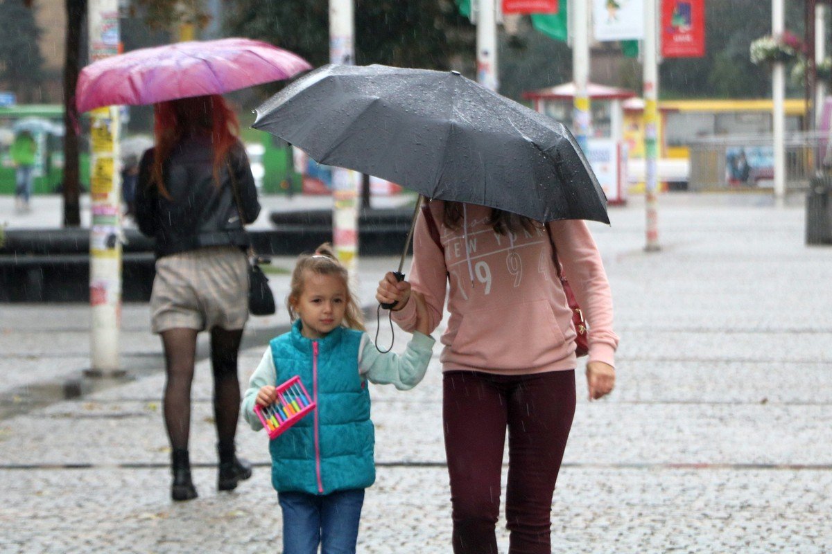 Мама укроет от дождя