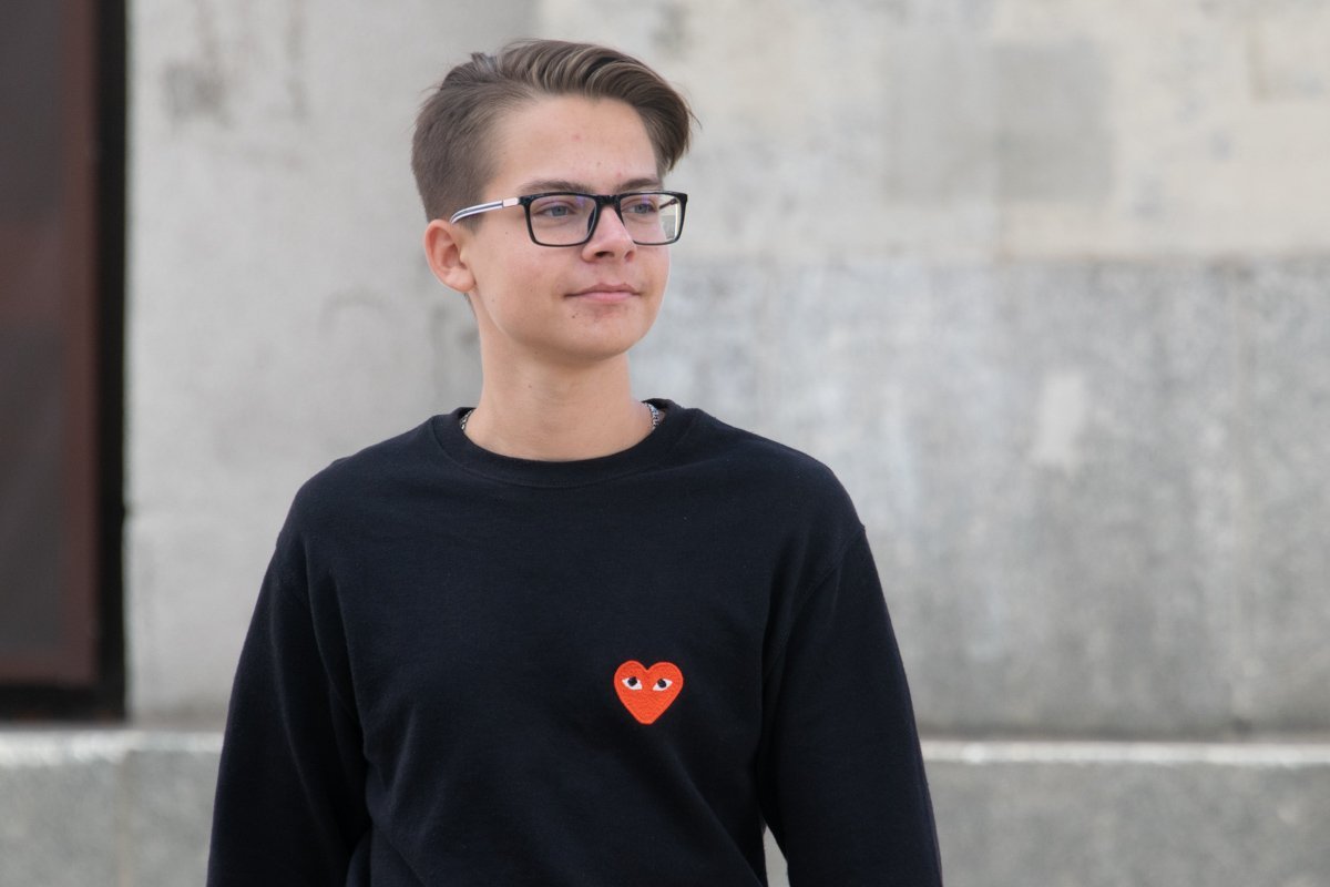 Нет, я не позирую