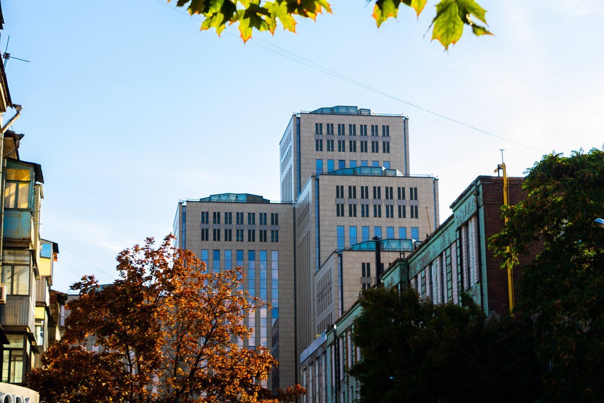 Информатор отправился на улицу Шолом-Алейхема, 4/26, чтобы показать вам чудо архитектурной мысли