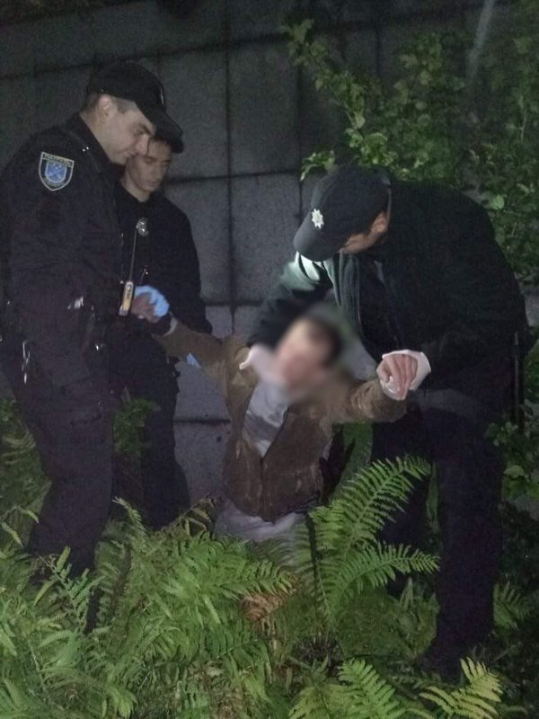 На территории НТУ "Днепровская политехника" мужчина пытался «вскрыть» отверткой припаркованный автомобиль На территории НТУ "Днепровская политехника" мужчина пытался «вскрыть» отверткой припаркованный автомобиль