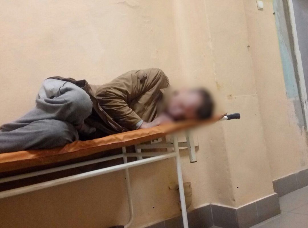 От приехавшей полиции мужчина прятался на гараже, но безуспешно От приехавшей полиции мужчина прятался на гараже, но безуспешно