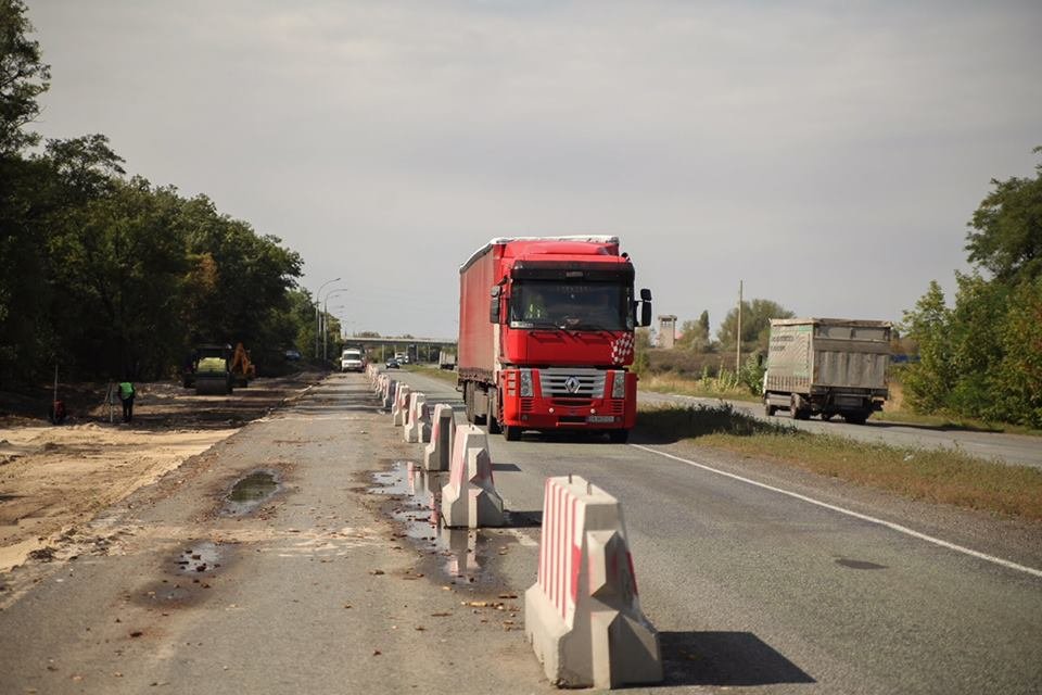 Вес грузовиков на дорогах национального значения не должен превышать 40 тонн  Вес грузовиков на дорогах национального значения не должен превышать 40 тонн