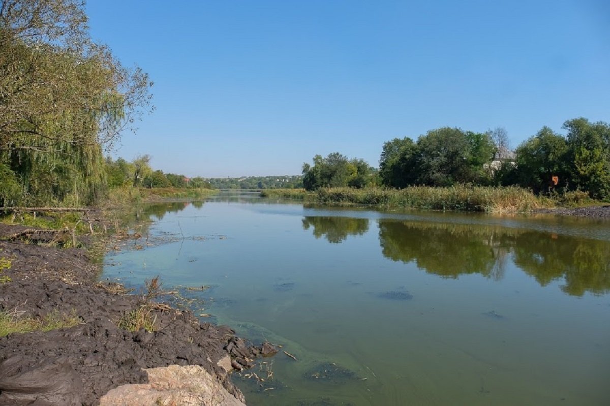 Уже очистили около 11 километров реки Уже очистили около 11 километров реки